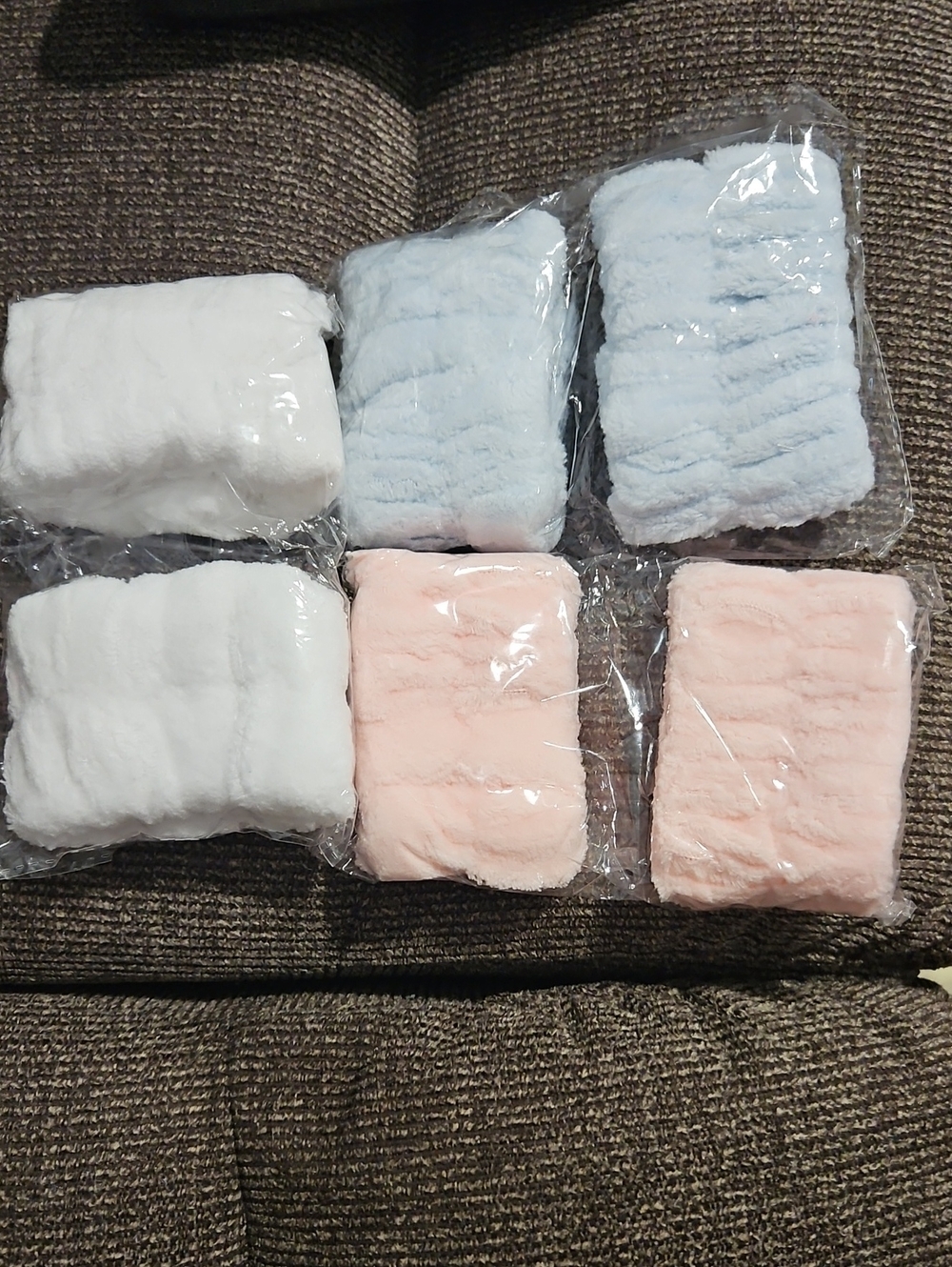 ❤️ NWT 3 Sets of Plush Skincare Wristbands